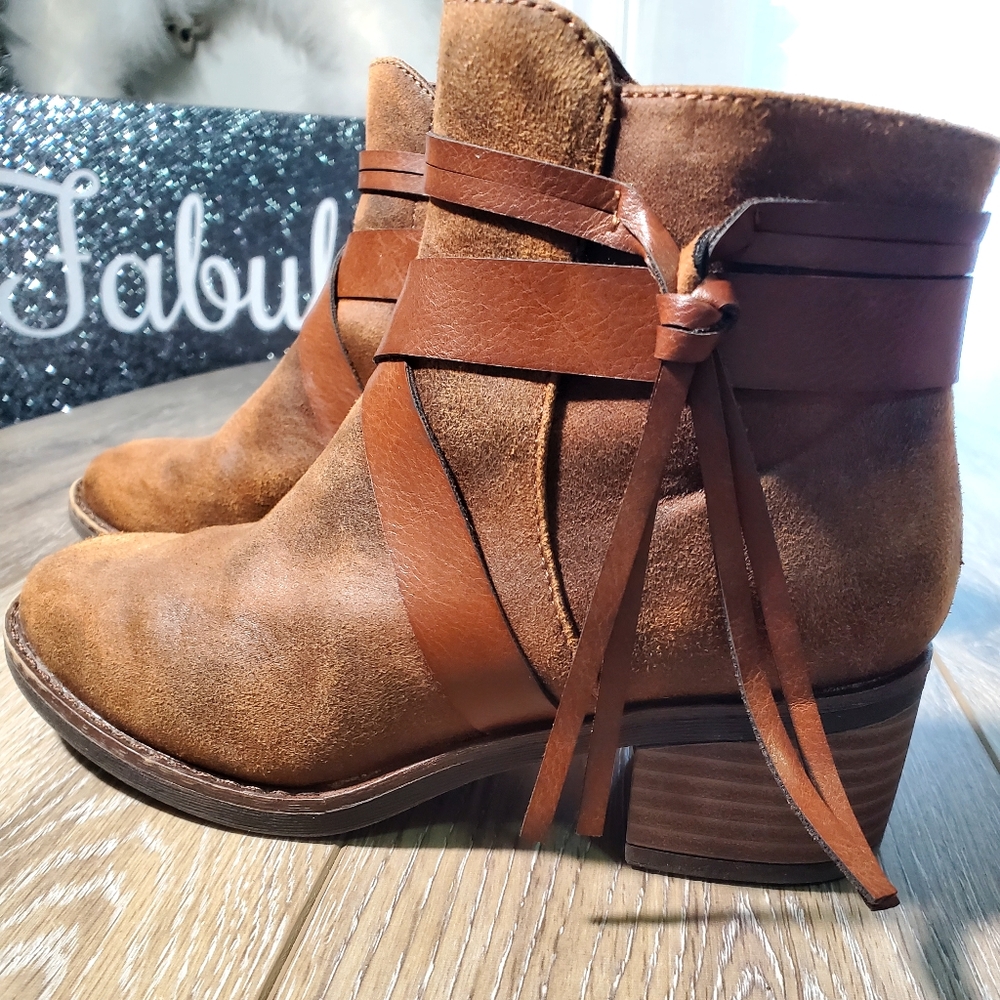 Sophie17 girls Chestnut brown faux suede, tassel/heel boho bootie Size 1